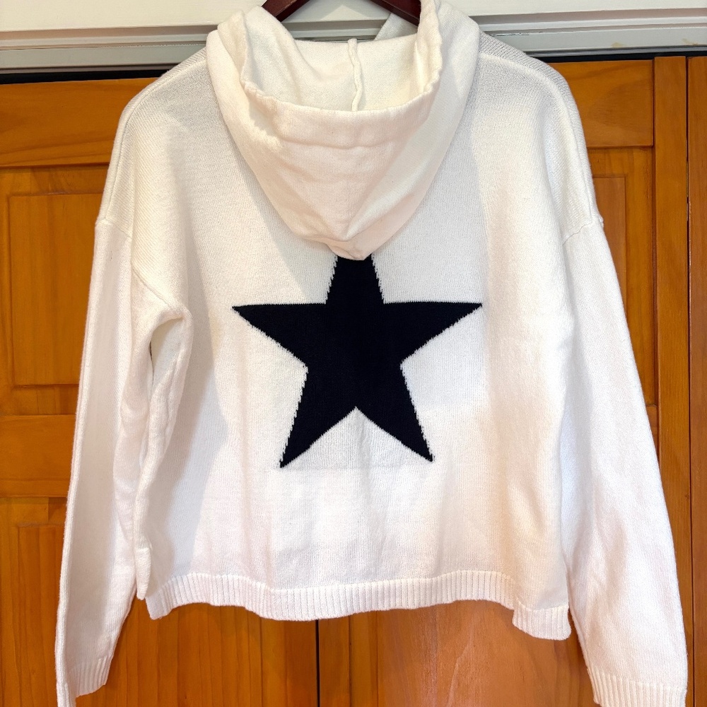 SIX/FIFTY Hooded Sweater, White with Navy Blue Star Size Medium